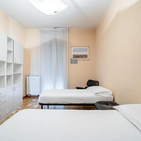 Center - Station At 1 Min - Parking And Wifi Apartman *